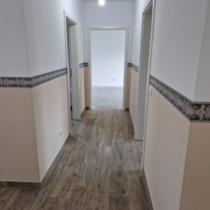 tapezieren_web_künstlerische-wandgestaltung-gesicht